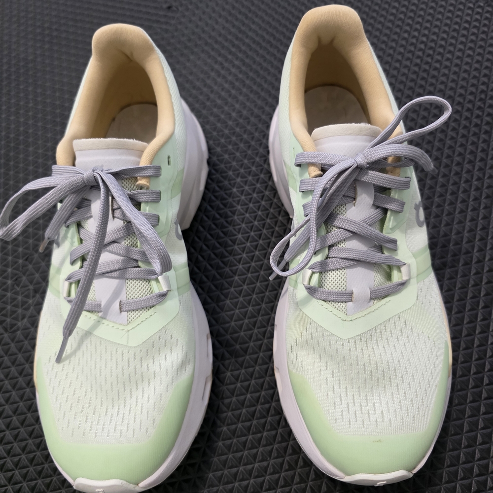 On Running Women's Athletic Shoes - Mint & Light Gray
